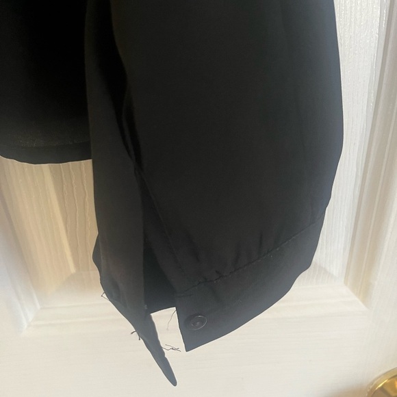 Women’s size medium, long sleeve, sheer and pleated blouse. - Picture 4 of 7